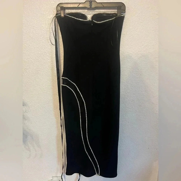 Heiress Beverly Hills Plunge Neck Strapless Midi Dress - Picture 5 of 8